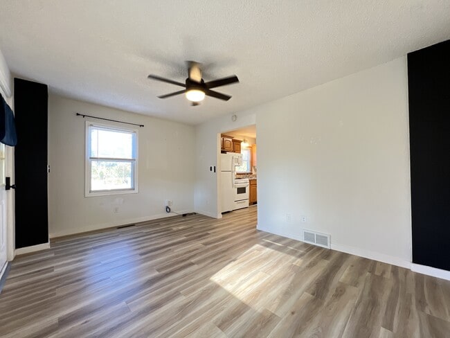 Building Photo - 579 W 16th St