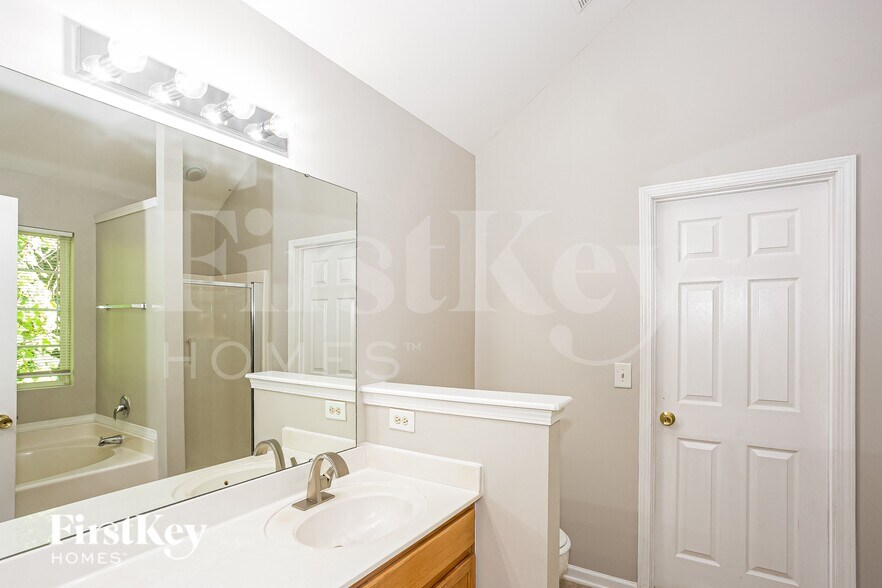 Building Photo - 8605 Royal Bluff Dr