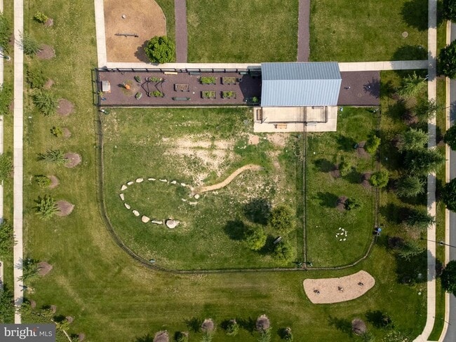 Building Photo - 214 Almond Dr