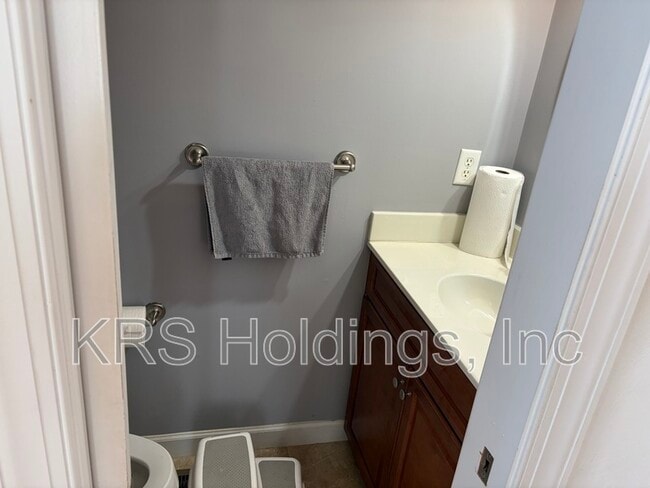 Building Photo - 516 Bells Hollow Ct