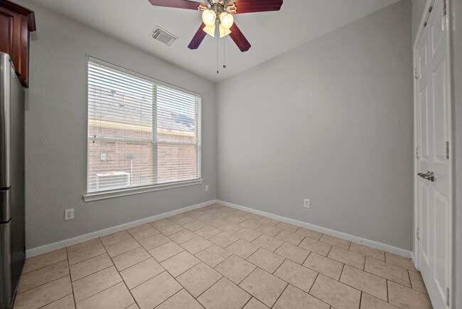 Building Photo - 42 Ebony Oaks Pl