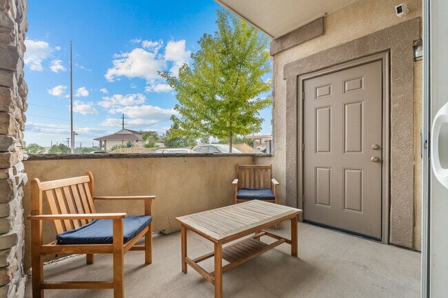 Building Photo - Easy Living with Modern Touches in a Prime...