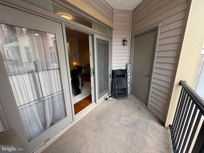 Building Photo - 266 Carson Terrace