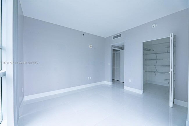 Building Photo - 951 Brickell Ave