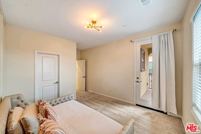 Building Photo - 25151 Golden Maple Dr