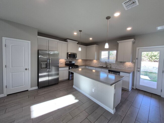 Building Photo - 2102 Gabby Cole Ln