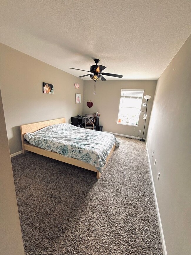 Building Photo - Solar Home!  Beautiful 4bed/3bath Single Family Home in Shakopee