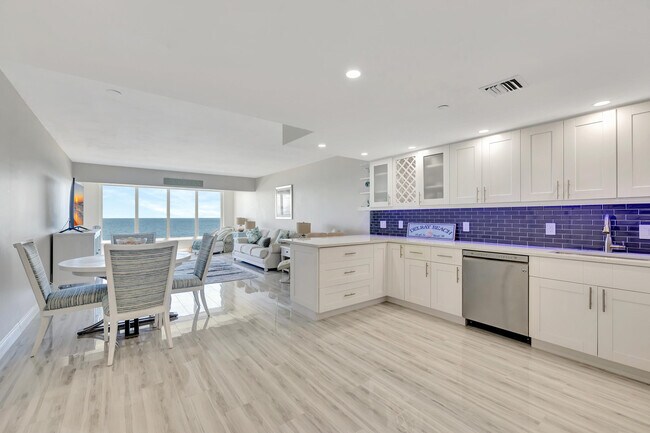 Building Photo - 2909 S Ocean Blvd