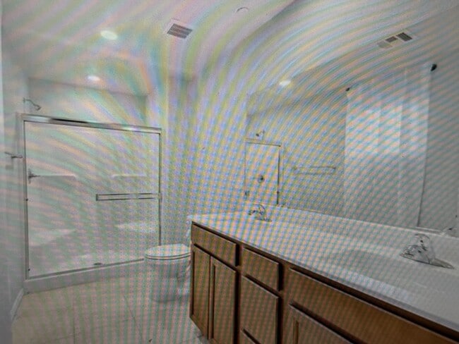 Building Photo - Magnificent Townhome Located In Quail Ridge Community!