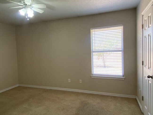 Building Photo - 160 Satch Dr