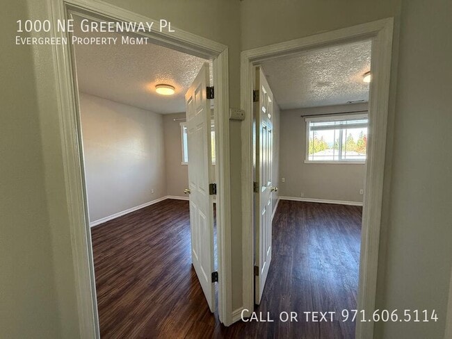 Building Photo - 1000 NE Greenway Pl