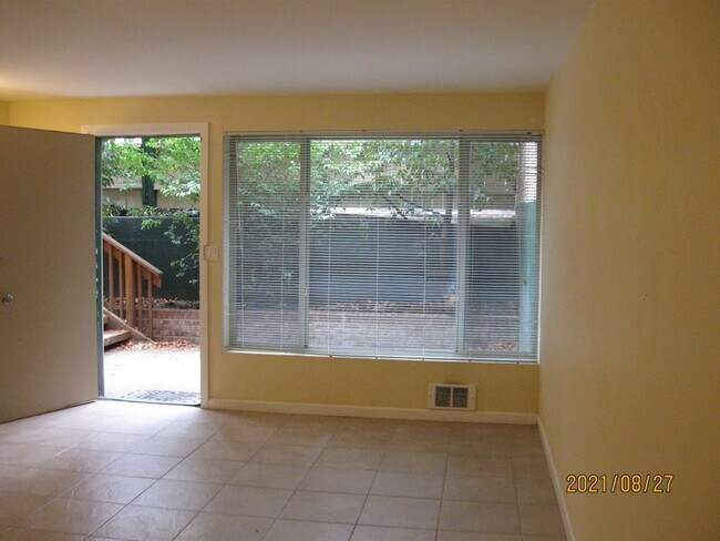 Building Photo - 1551 Building