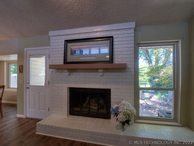 Building Photo - 3021 S Ash Ave