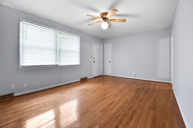 Building Photo - Pet Friendly Four Bedroom with Basement!