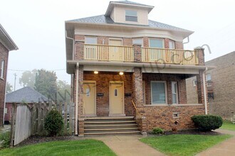 Building Photo - 2325 Roosevelt Rd