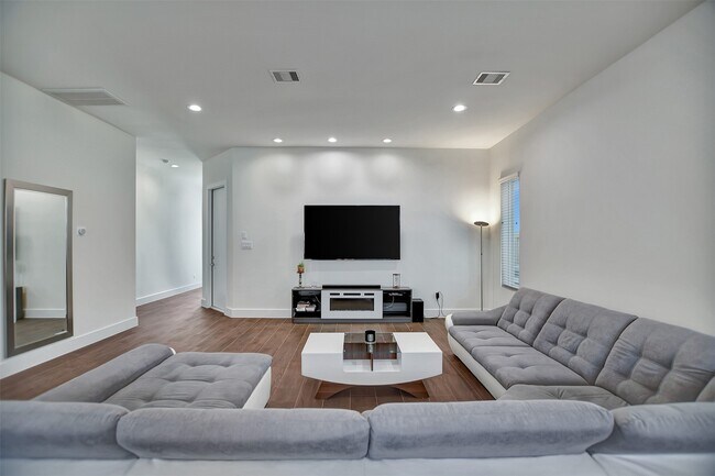 Building Photo - 5507 Robusto Pl