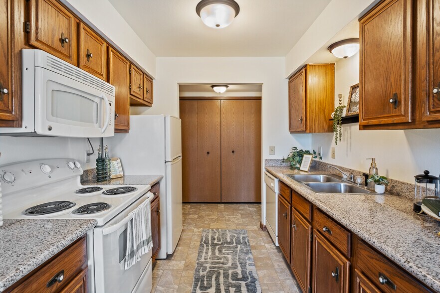 Building Photo - Woodfield Apartments