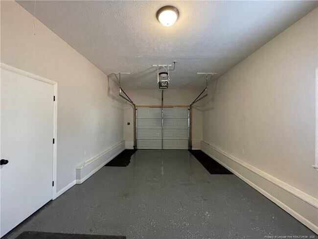 Building Photo - 7128 Calamar Dr
