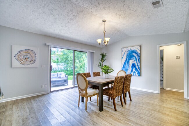 Building Photo - 42 Valencia St