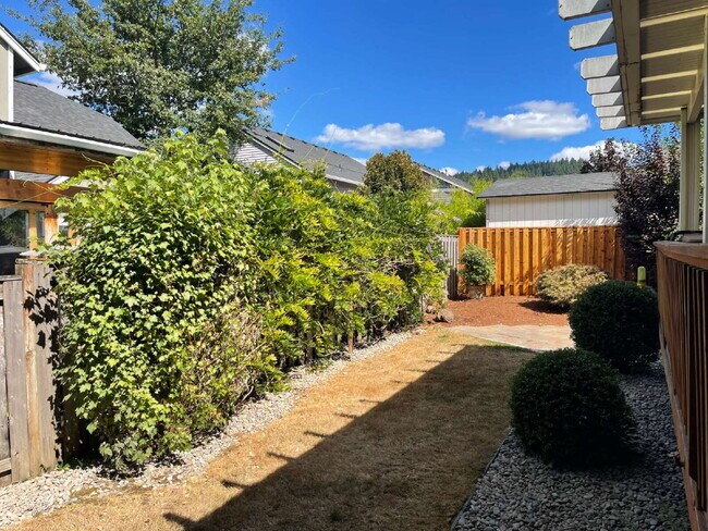 Building Photo - 4-Bedroom Happy Valley Home with Large Garage, Spacious Living Areas & Covered Deck