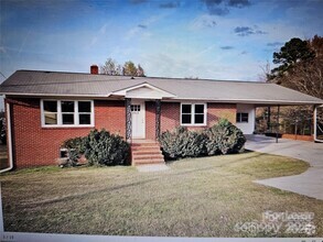 Building Photo - 1913 Flat Creek Rd
