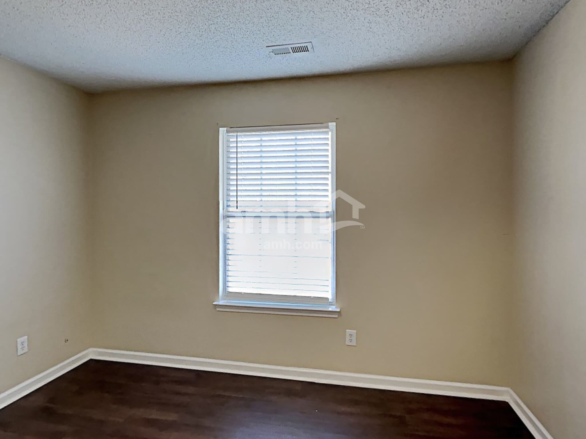 Building Photo - 212 Leafmore Ct