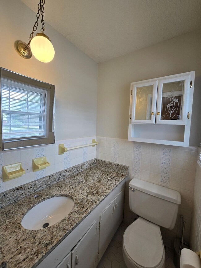 Building Photo - 1565 Jefferson Rd