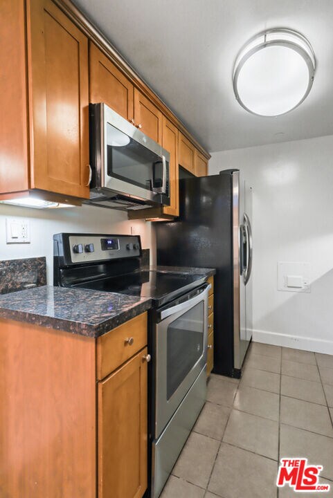 Building Photo - 10982 Roebling Ave