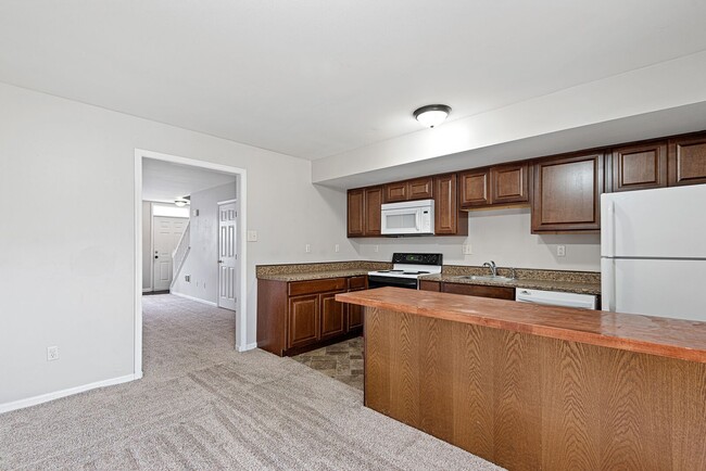 Building Photo - 133 Creekside Ct