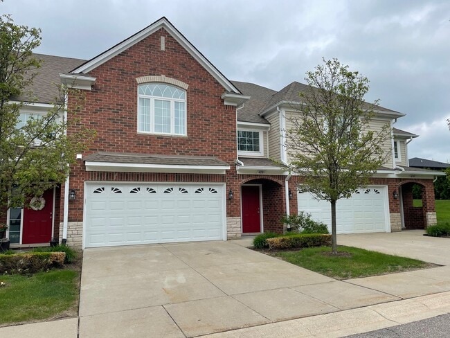 Primary Photo - 3 Bedroom, 2 1/2 Bath, Townhouse w/ 2-Car ...