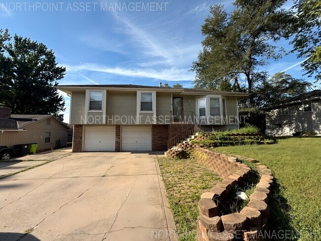 Primary Photo - 4 bed, 3 bath, spacious home available now!