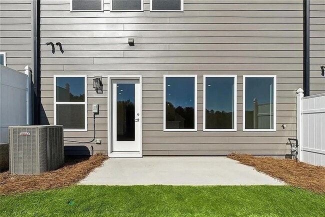 Building Photo - 186 Redbud Rd