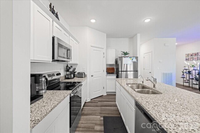 Building Photo - 144 Babbling Brk Dr