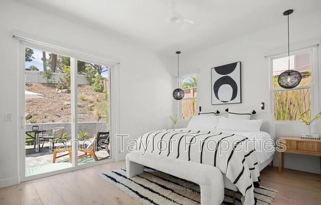 Building Photo - 1042 Alexandra Ln