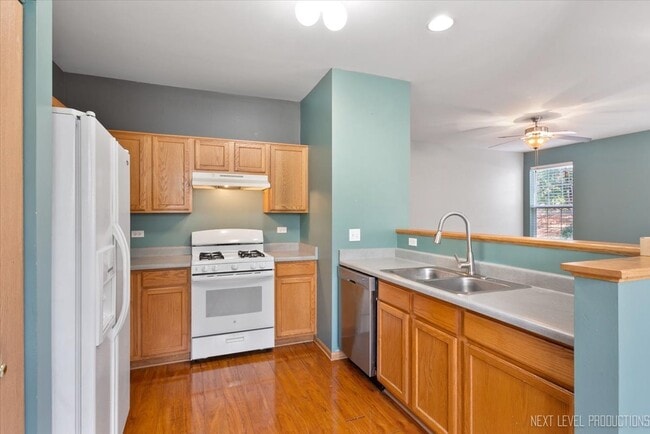 Building Photo - 611 Waterview Ct