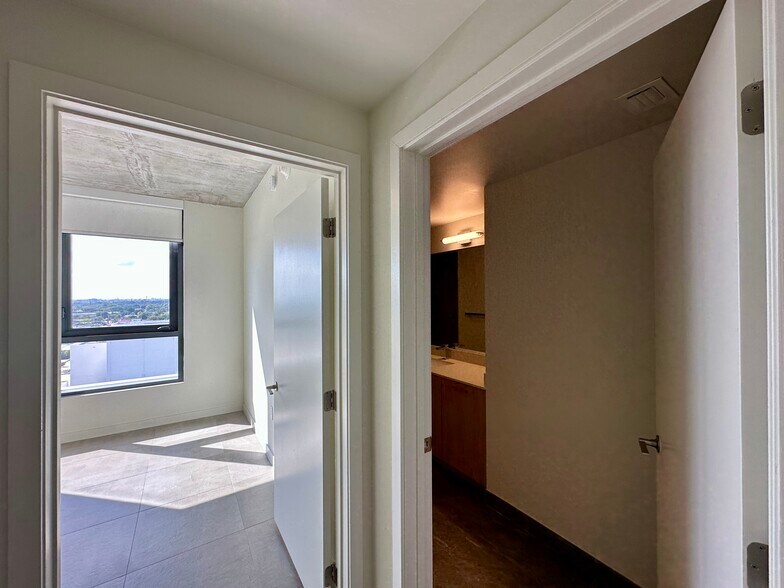 Building Photo - 321 NW 31st St