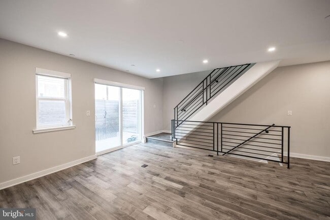 Building Photo - 1442 Hope St