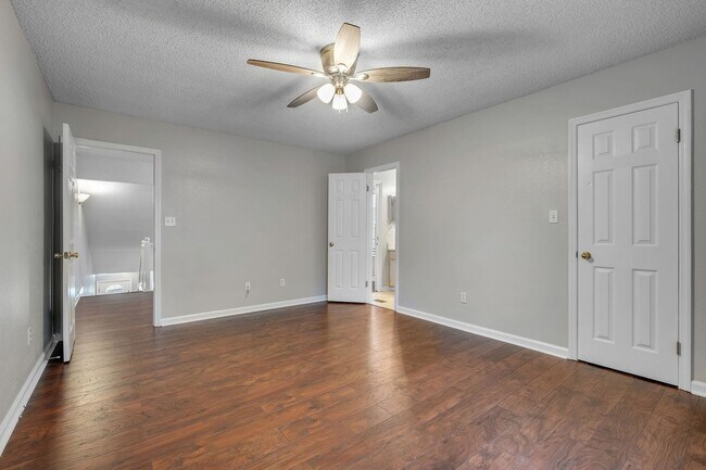 Building Photo - East Tallahassee Townhome