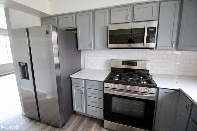 Building Photo - 18672 Beatrice St