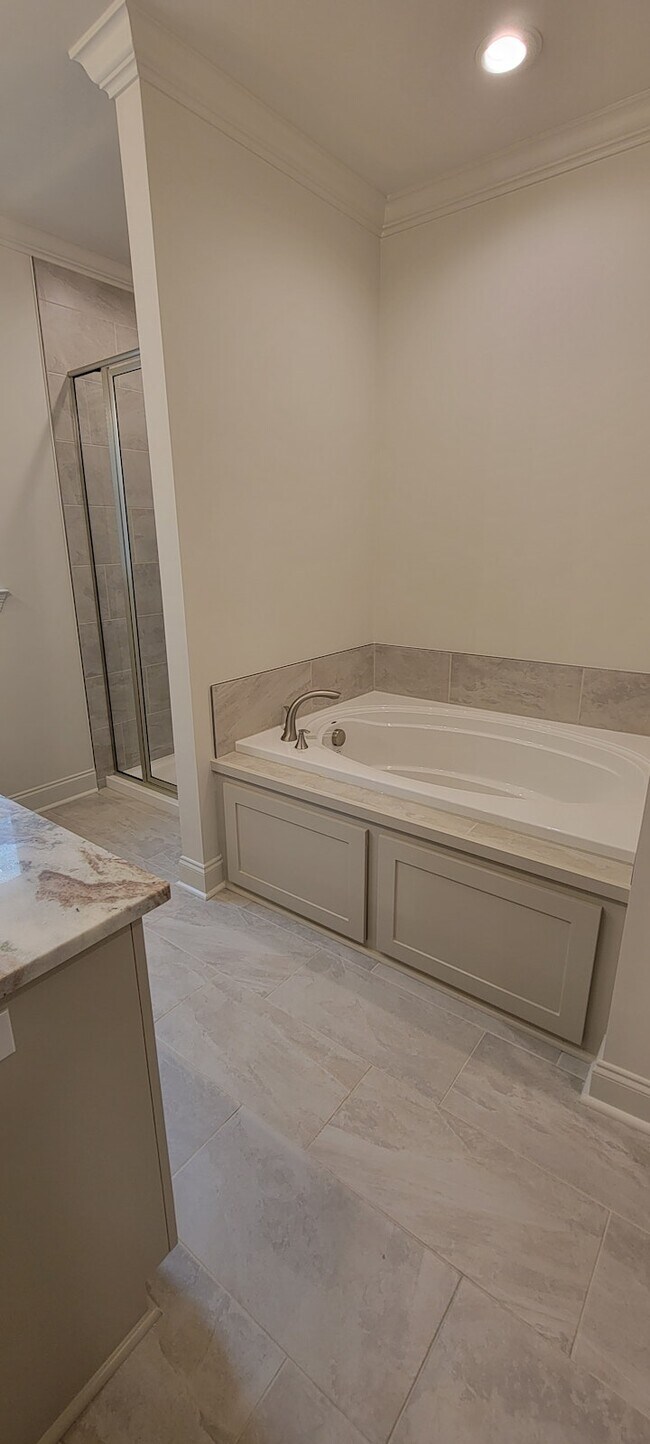 Building Photo - 204 Bennington Ln