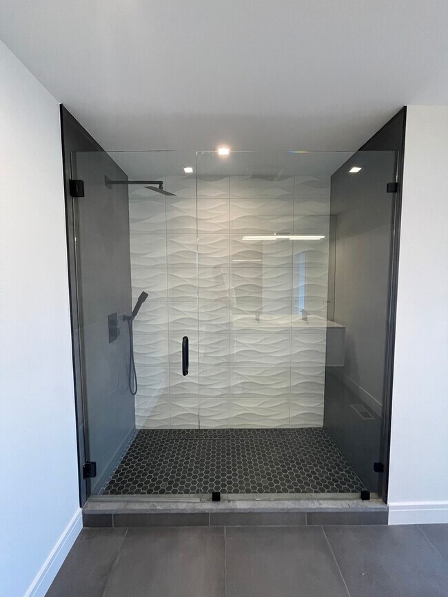 Building Photo - 719 N Elizabeth St