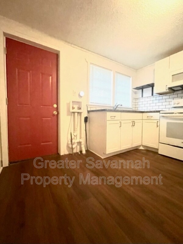 Building Photo - 1312 Love St
