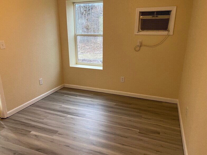 Building Photo - 716 Tall Oaks Dr