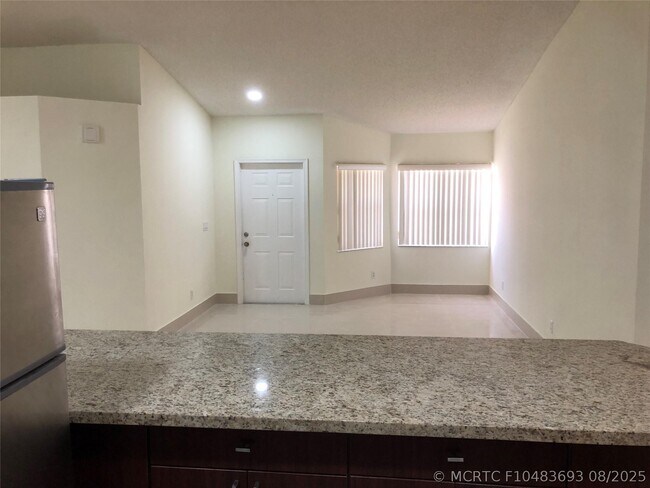 Building Photo - 4122 E Silverado Cir