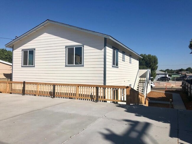 Building Photo - 3775 Teak St