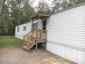 Building Photo - Charming 2 BR mobile home, minutes to Wrig...