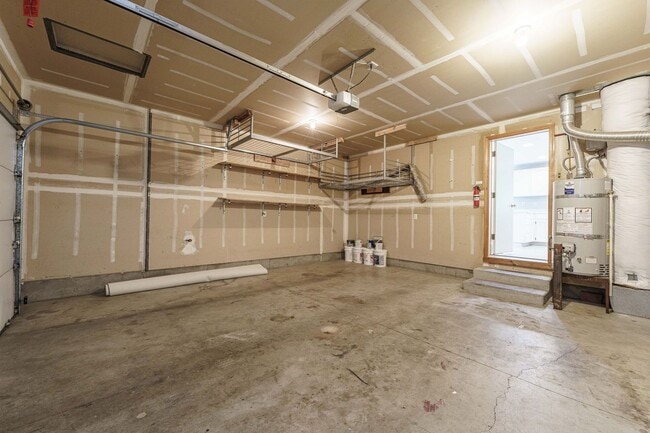 Building Photo - A/C Equipped 4 Bedroom 2.5 Bath Located in...