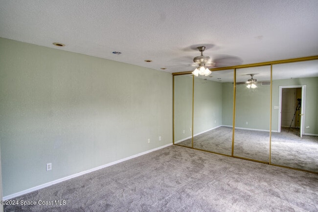 Building Photo - 2014 Vista Oaks Cir NE