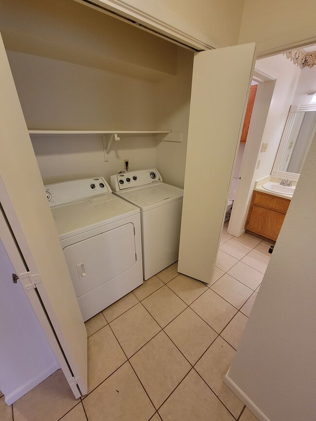 Building Photo - College Station, 2-bedroom, 1-bath - fenced in yard - Duplex for lease.