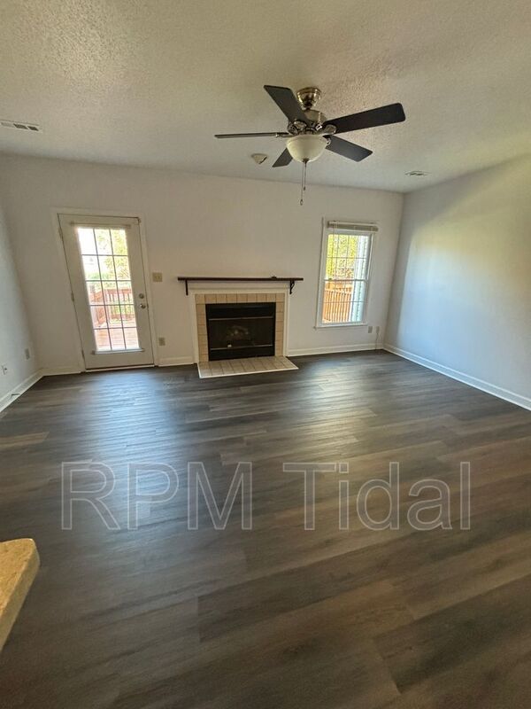 Building Photo - 610 Guy Ln